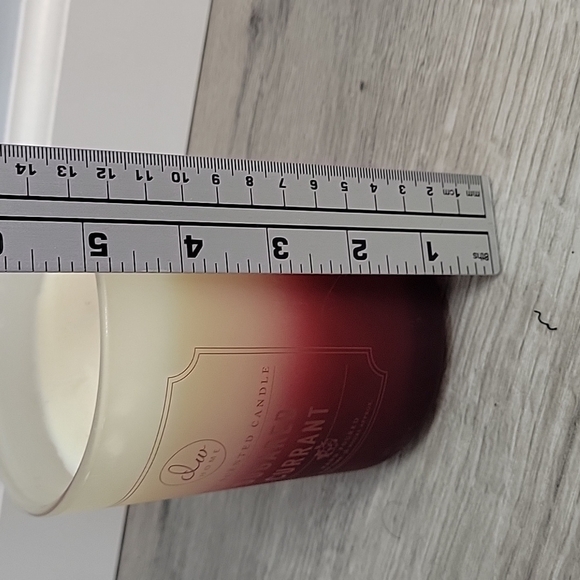 DW HOME SUGARED CURRANT 2 wick candle - Picture 5 of 6